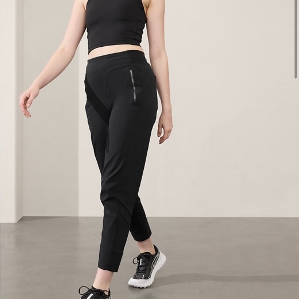Gray charcoal colored trekkie North jogger from Athleta in a size 4